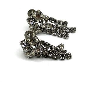 Vintage Silver Tone Rhinestone Chandelier Dangle Screw Back Earrings Unsigned
